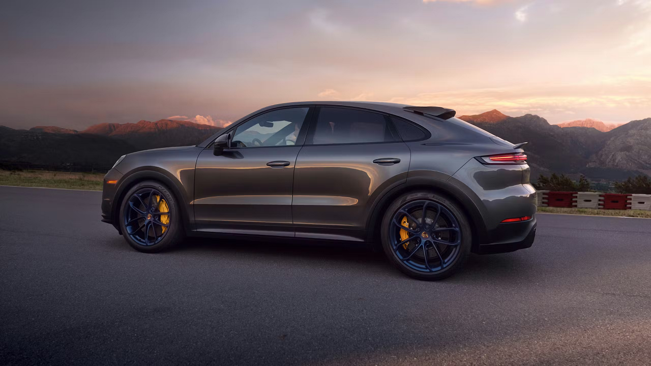 New Luxury SUV 2026: Top 7 Models Redefining Comfort & Power Porsche Cayenne Turbo GT