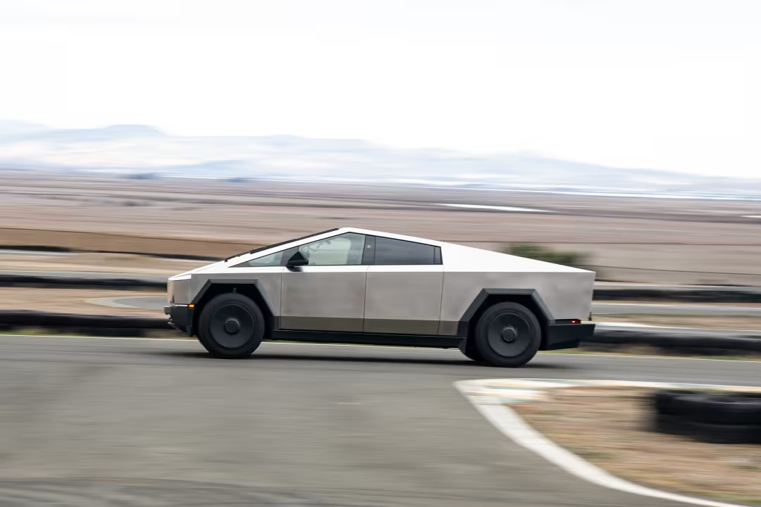 Six-Seat Cybertruck: Tesla Owner Builds Custom Configuration at Home Six-Seat Cybertruck: Tesla Owner Builds Custom Configuration at Home