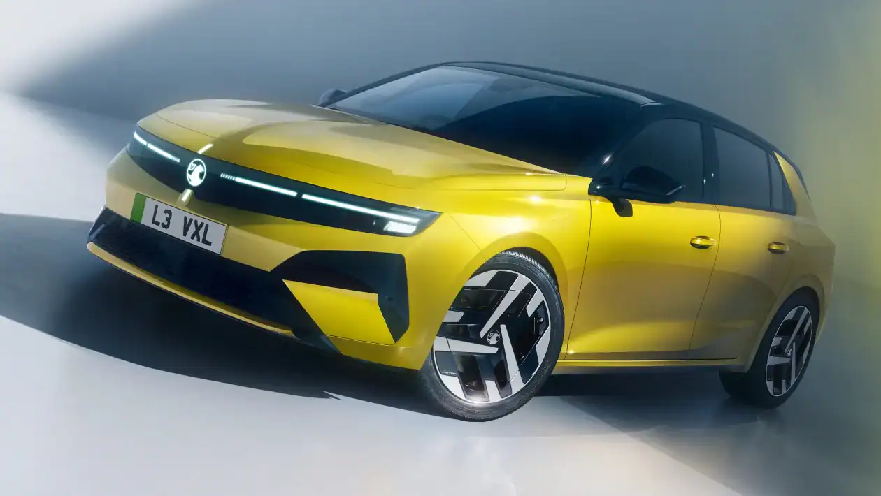 New 2026 Vauxhall Astra facelift: EV, PHEV and HEV all get the same sub-£30k price tag New 2026 Vauxhall Astra facelift: EV, PHEV and HEV all get the same sub-£30k price tag