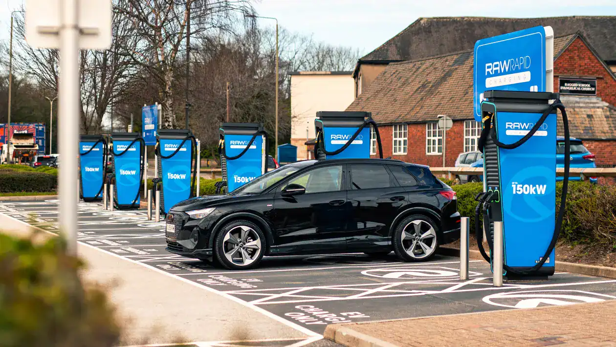 UK gets 1,000 new electric car chargers with multi-million pound investment UK gets 1,000 new electric car chargers with multi-million pound investment