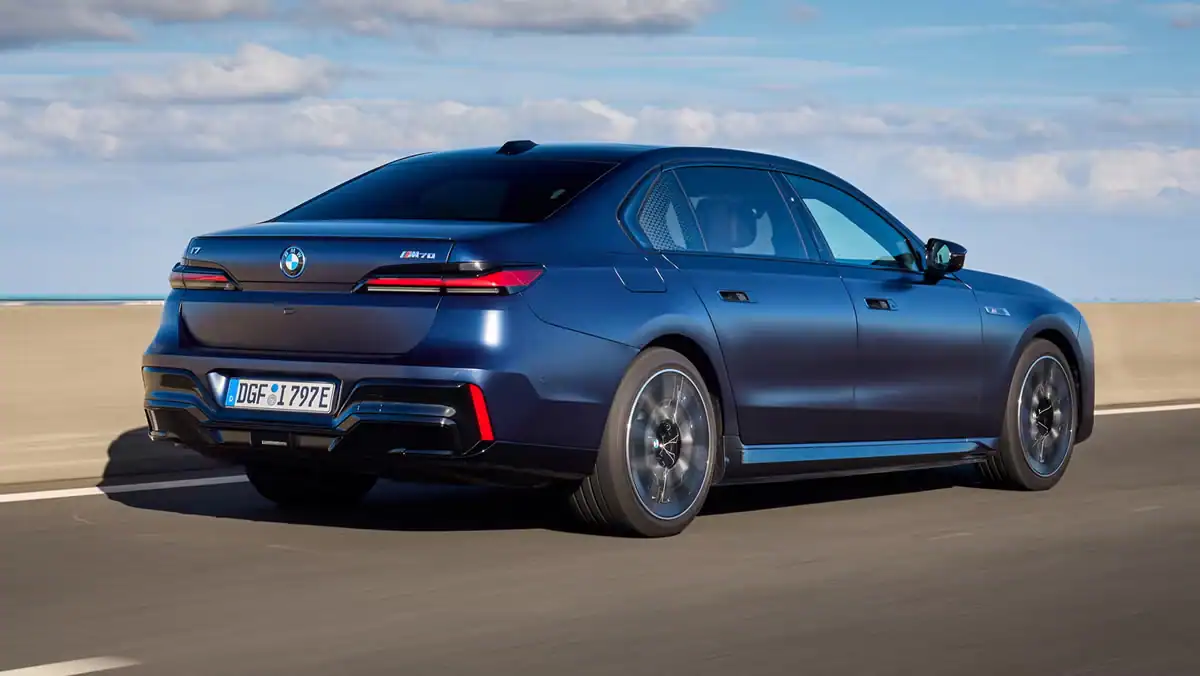 BMW i7