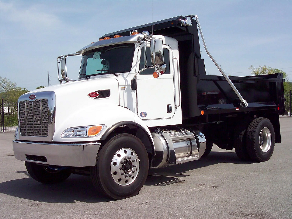 Isuzu NPR-HD and Peterbilt 337