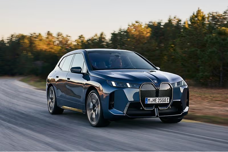 BMW iX M70
