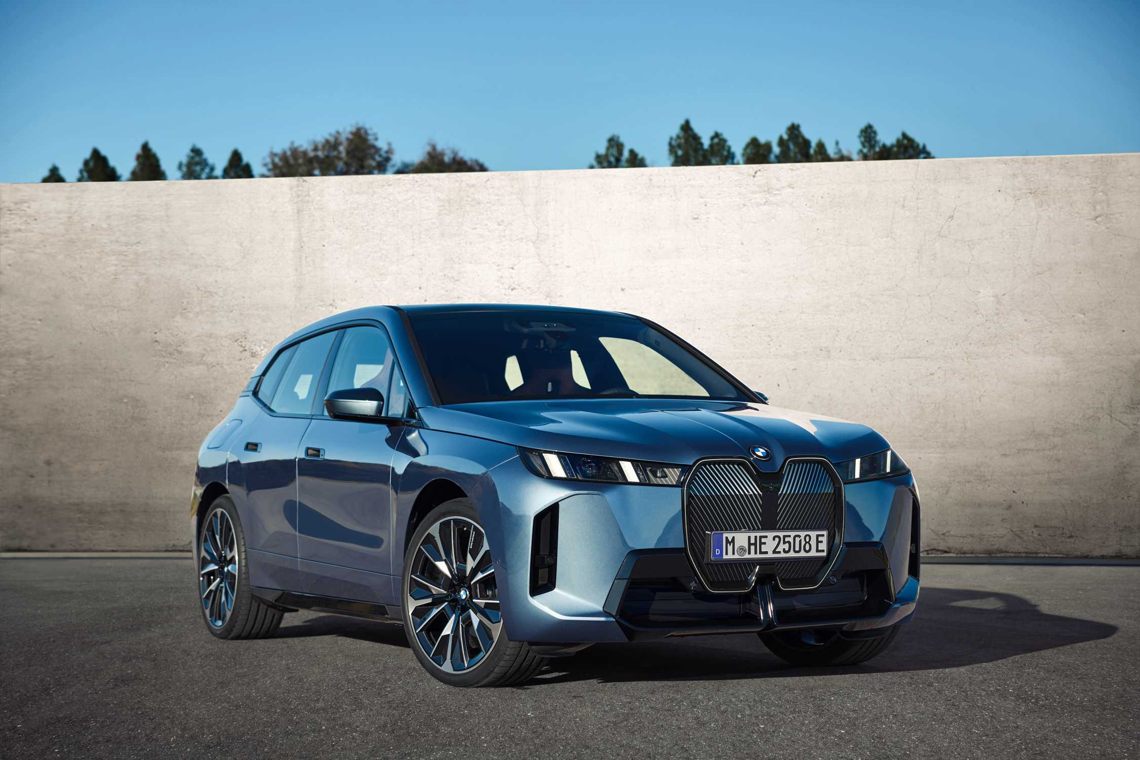 7 Best Luxury EV SUV for Families to Buy in 2026 BMW iX xDrive60