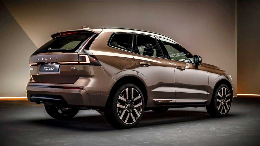 2028 Volvo XC60 PHEV Raises the SUV Performance Bar