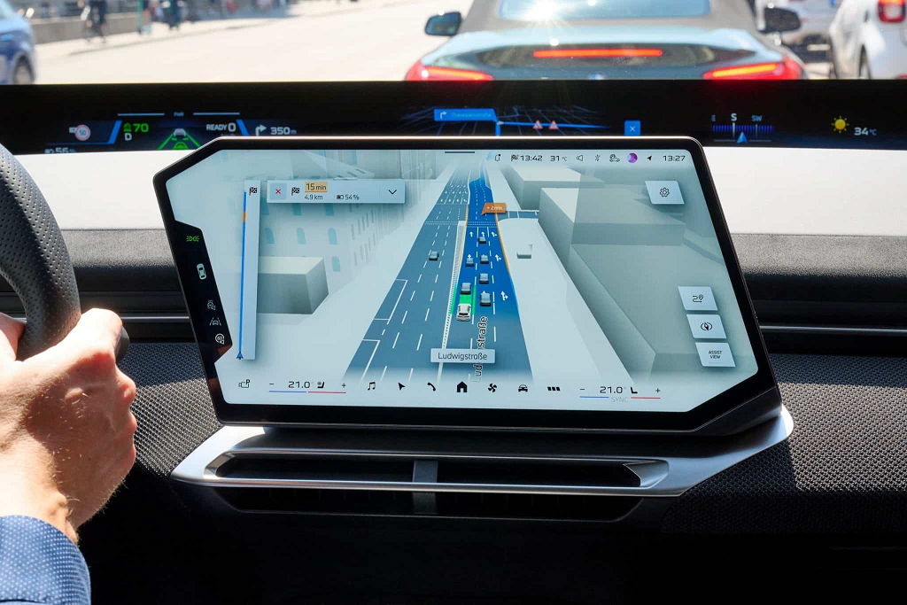 BMW Maps Adds 3D Navigation and Driver Assistance in One View
