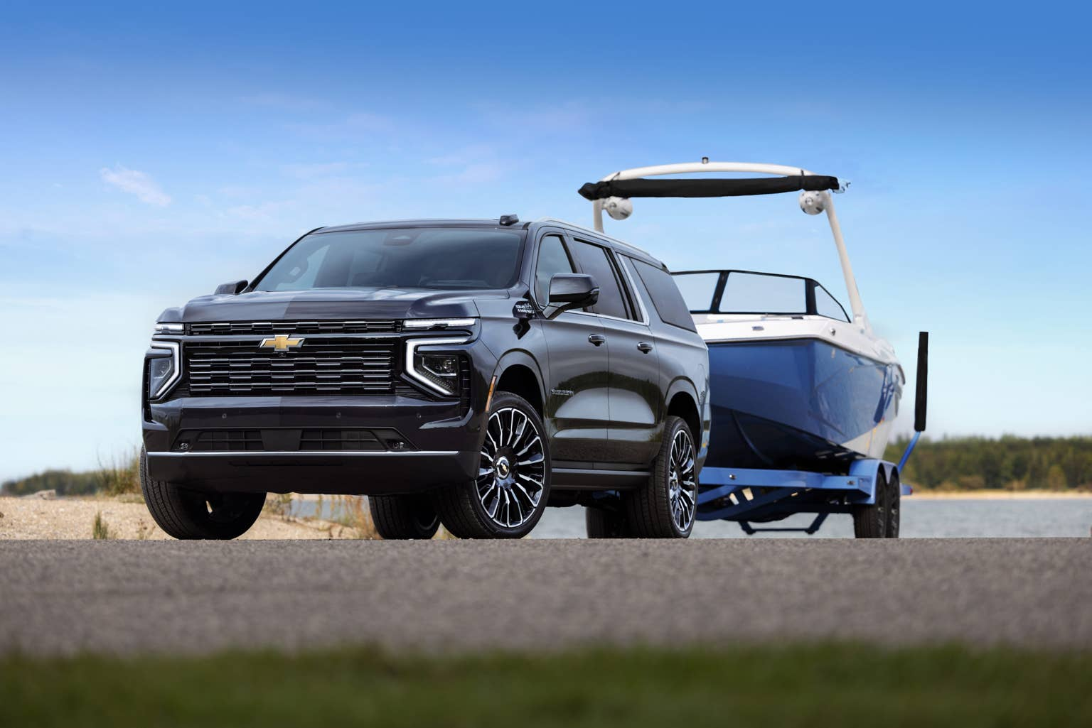 GM Delays EV Push as Hybrids Become a Key Bridge