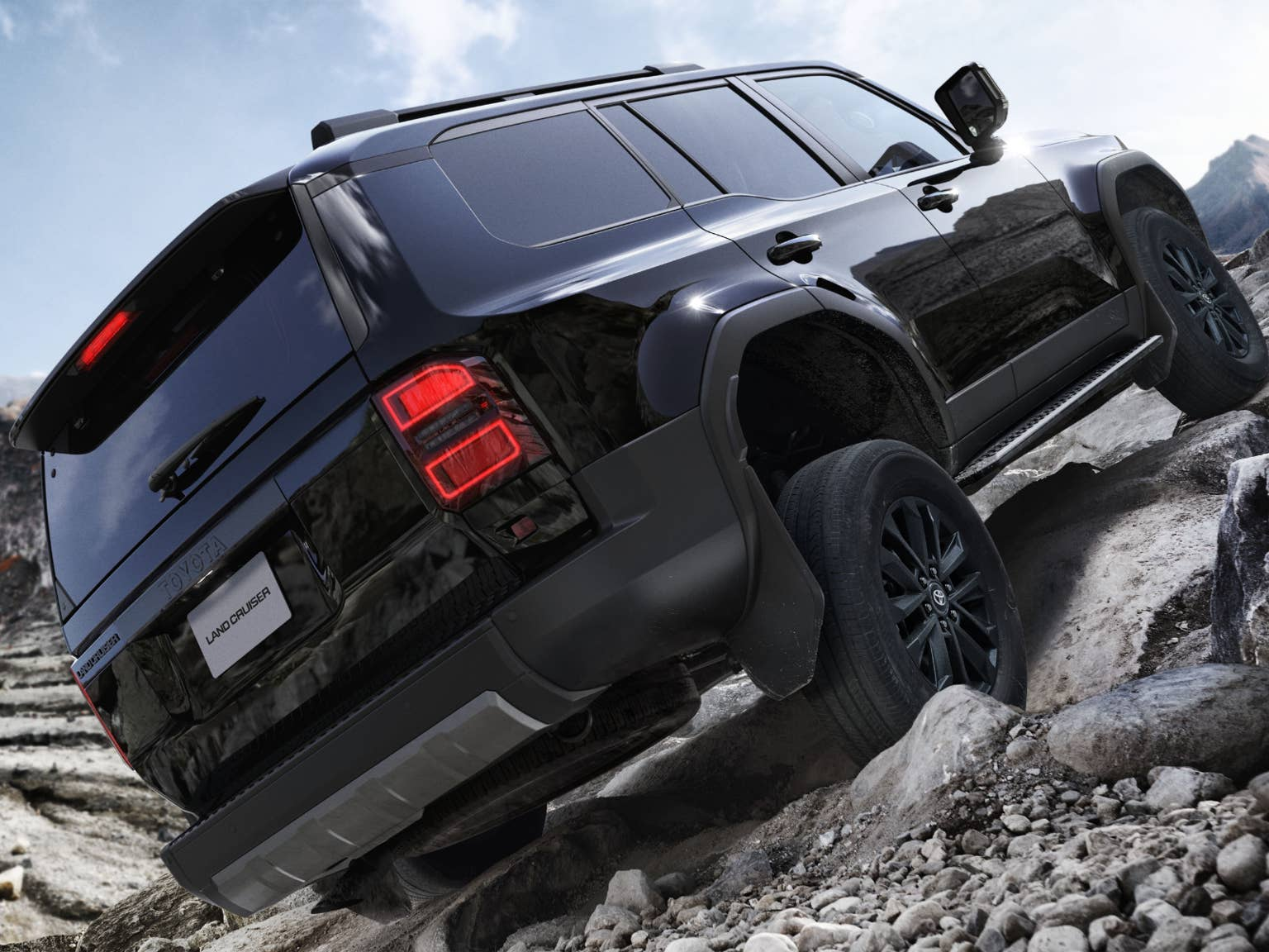 Mitsubishi Pajero and Toyota Land Cruiser 250 Rivalry Grows