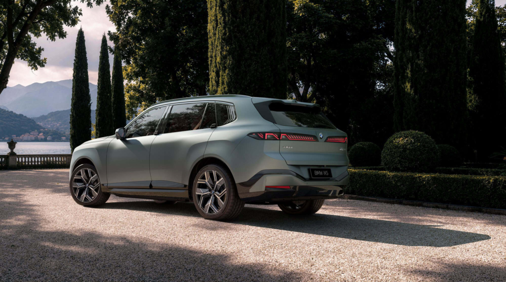 BMW Plans 20 New and Updated Models in China by 2027