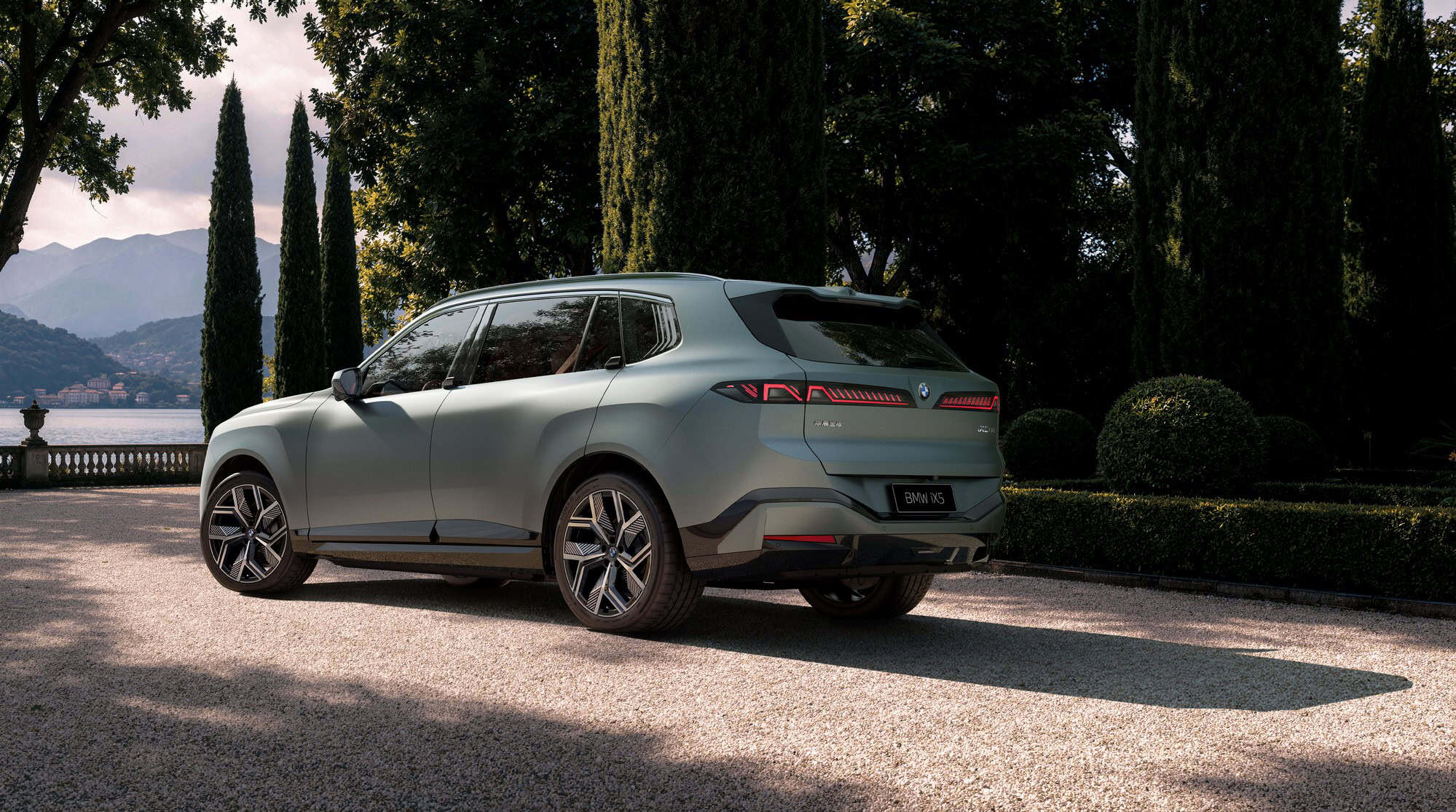 BMW Plans 20 New and Updated Models in China by 2027